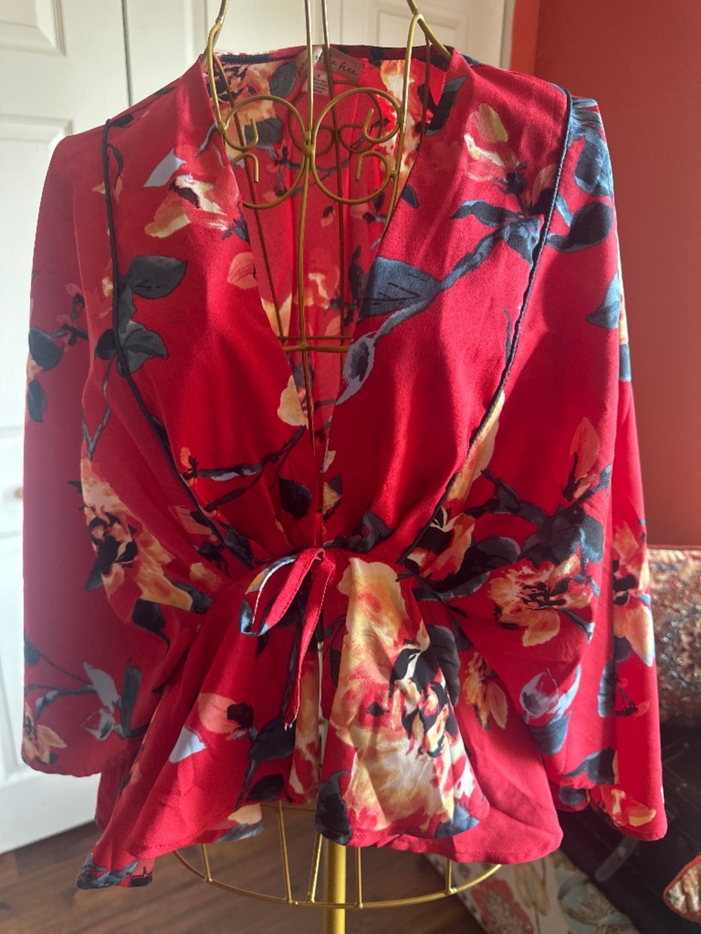 THE HIGH PRIESTESS RED FLORAL BATWING TOP